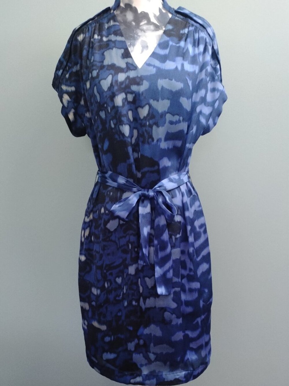 Kenneth Cole Blue Satin Animal Print Tie-Belt Dress, size XS